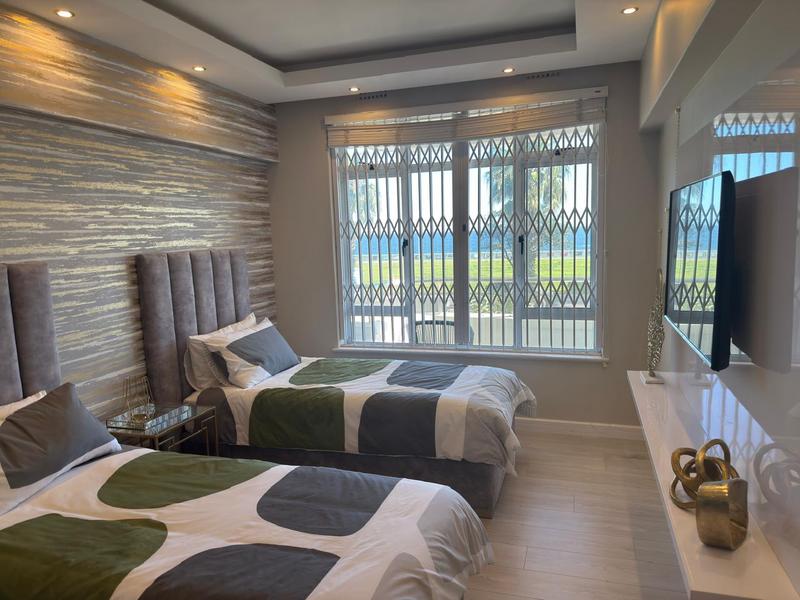 2 Bedroom Property for Sale in Sea Point Western Cape